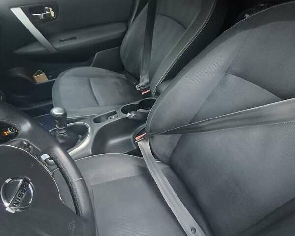 Серый Ниссан Кашкай 2, объемом двигателя 1.6 л и пробегом 257 тыс. км за 10400 $, фото 3 на Automoto.ua