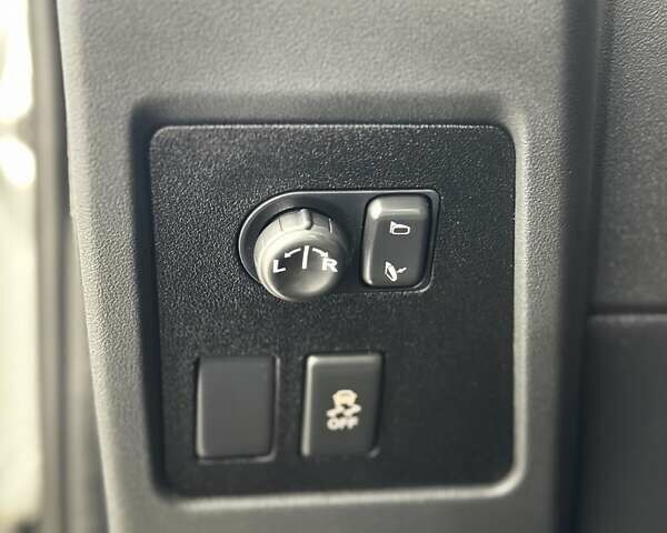 Сірий Ніссан Кашкай 2, об'ємом двигуна 2 л та пробігом 84 тис. км за 12500 $, фото 96 на Automoto.ua