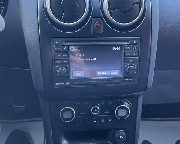 Серый Ниссан Кашкай 2, объемом двигателя 2 л и пробегом 188 тыс. км за 10999 $, фото 20 на Automoto.ua