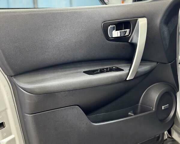 Сірий Ніссан Кашкай 2, об'ємом двигуна 2 л та пробігом 84 тис. км за 12500 $, фото 89 на Automoto.ua