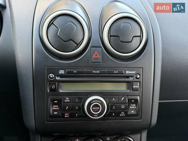 Сірий Ніссан Кашкай 2, об'ємом двигуна 1.6 л та пробігом 205 тис. км за 9999 $, фото 44 на Automoto.ua