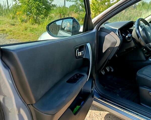 Сірий Ніссан Кашкай 2, об'ємом двигуна 1.46 л та пробігом 258 тис. км за 10500 $, фото 3 на Automoto.ua