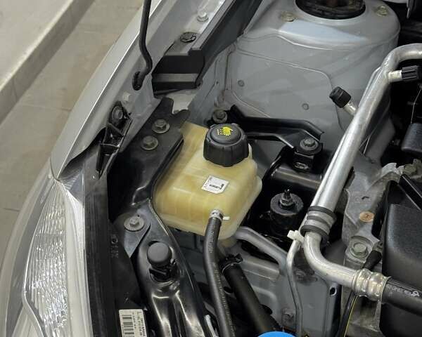 Сірий Ніссан Кашкай 2, об'ємом двигуна 2 л та пробігом 84 тис. км за 12500 $, фото 56 на Automoto.ua