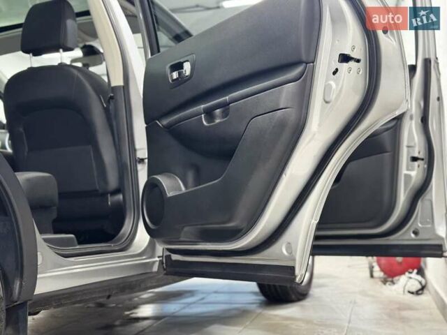 Сірий Ніссан Кашкай 2, об'ємом двигуна 2 л та пробігом 84 тис. км за 12500 $, фото 107 на Automoto.ua