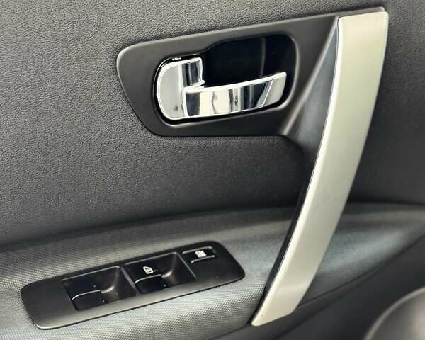 Сірий Ніссан Кашкай 2, об'ємом двигуна 2 л та пробігом 84 тис. км за 12500 $, фото 90 на Automoto.ua