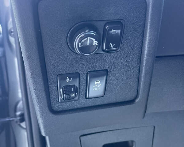 Серый Ниссан Кашкай 2, объемом двигателя 2 л и пробегом 188 тыс. км за 10999 $, фото 16 на Automoto.ua