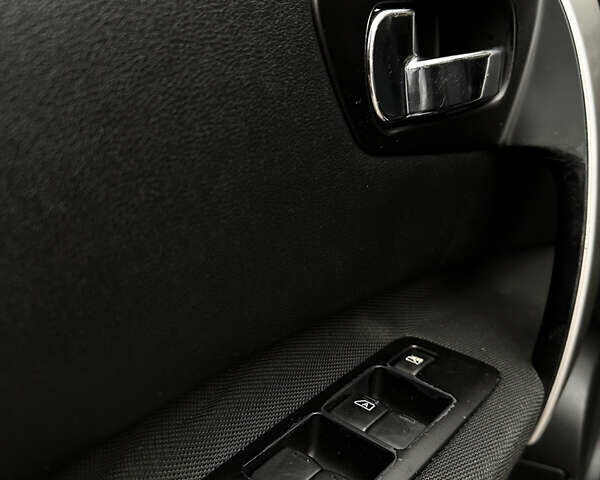 Серый Ниссан Кашкай 2, объемом двигателя 1.5 л и пробегом 197 тыс. км за 10700 $, фото 15 на Automoto.ua