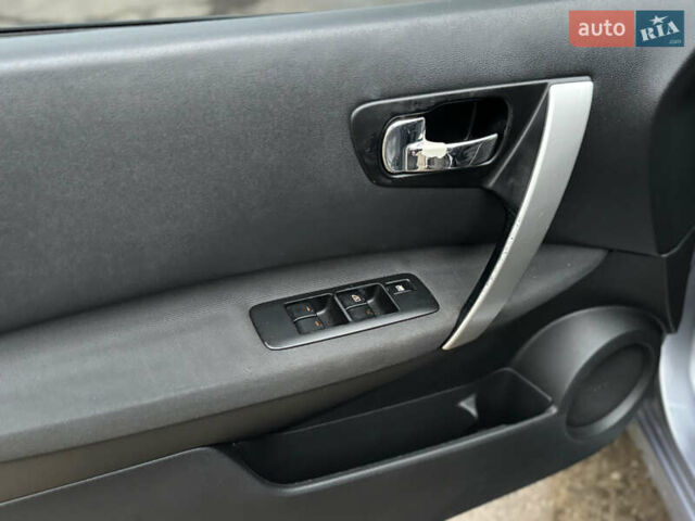 Сірий Ніссан Кашкай 2, об'ємом двигуна 2 л та пробігом 236 тис. км за 9350 $, фото 17 на Automoto.ua