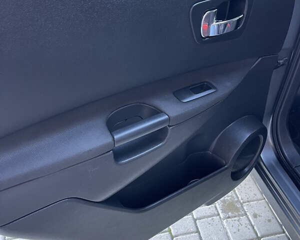 Серый Ниссан Кашкай 2, объемом двигателя 2 л и пробегом 188 тыс. км за 10999 $, фото 24 на Automoto.ua