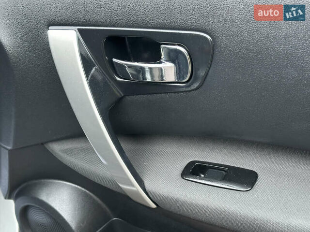 Серый Ниссан Кашкай 2, объемом двигателя 1.6 л и пробегом 107 тыс. км за 8950 $, фото 53 на Automoto.ua