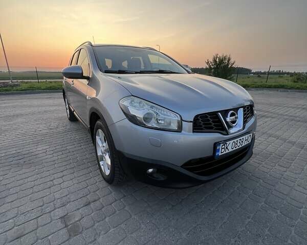 Серый Ниссан Кашкай 2, объемом двигателя 2 л и пробегом 317 тыс. км за 10700 $, фото 2 на Automoto.ua