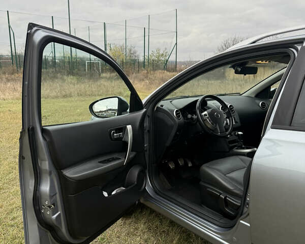 Сірий Ніссан Кашкай 2, об'ємом двигуна 1.5 л та пробігом 200 тис. км за 12100 $, фото 10 на Automoto.ua