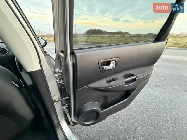 Сірий Ніссан Кашкай 2, об'ємом двигуна 1.6 л та пробігом 205 тис. км за 9777 $, фото 70 на Automoto.ua