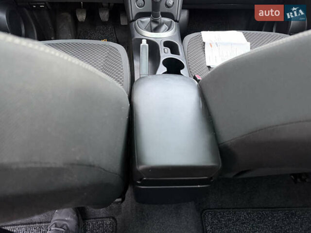 Сірий Ніссан Кашкай 2, об'ємом двигуна 1.6 л та пробігом 205 тис. км за 9777 $, фото 76 на Automoto.ua