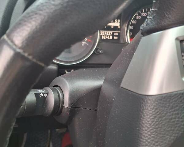 Серый Ниссан Кашкай 2, объемом двигателя 1.6 л и пробегом 257 тыс. км за 10400 $, фото 47 на Automoto.ua