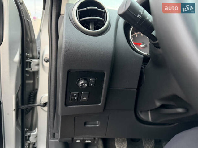 Сірий Ніссан Кашкай 2, об'ємом двигуна 1.6 л та пробігом 205 тис. км за 9777 $, фото 50 на Automoto.ua