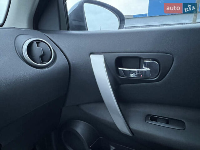 Серый Ниссан Кашкай 2, объемом двигателя 2 л и пробегом 178 тыс. км за 11200 $, фото 35 на Automoto.ua