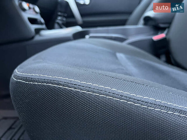 Серый Ниссан Кашкай 2, объемом двигателя 2 л и пробегом 178 тыс. км за 11200 $, фото 40 на Automoto.ua