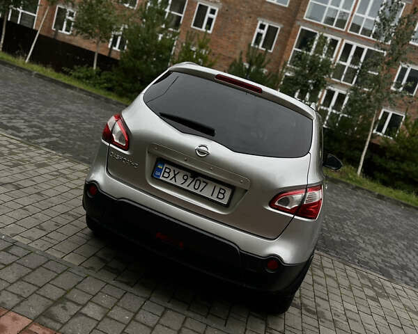 Серый Ниссан Кашкай 2, объемом двигателя 2 л и пробегом 218 тыс. км за 9800 $, фото 9 на Automoto.ua