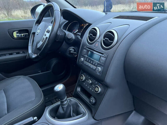 Серый Ниссан Кашкай 2, объемом двигателя 2 л и пробегом 178 тыс. км за 11200 $, фото 78 на Automoto.ua