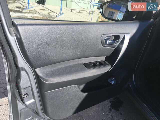 Сірий Ніссан Кашкай 2, об'ємом двигуна 2 л та пробігом 175 тис. км за 11700 $, фото 13 на Automoto.ua