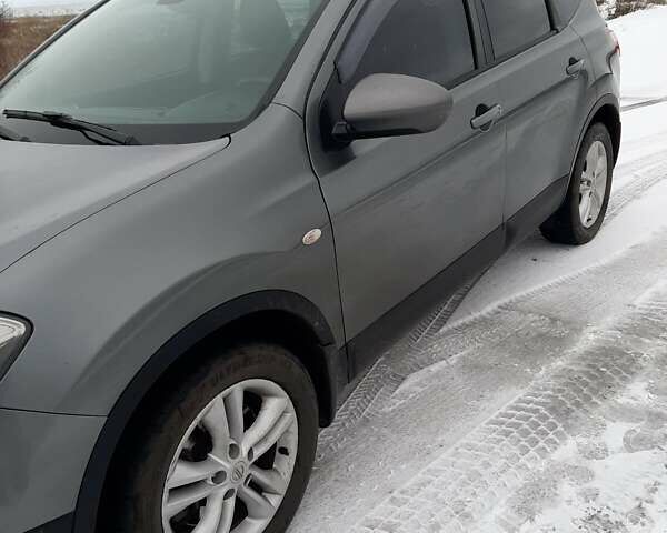 Серый Ниссан Кашкай 2, объемом двигателя 2 л и пробегом 175 тыс. км за 11700 $, фото 4 на Automoto.ua