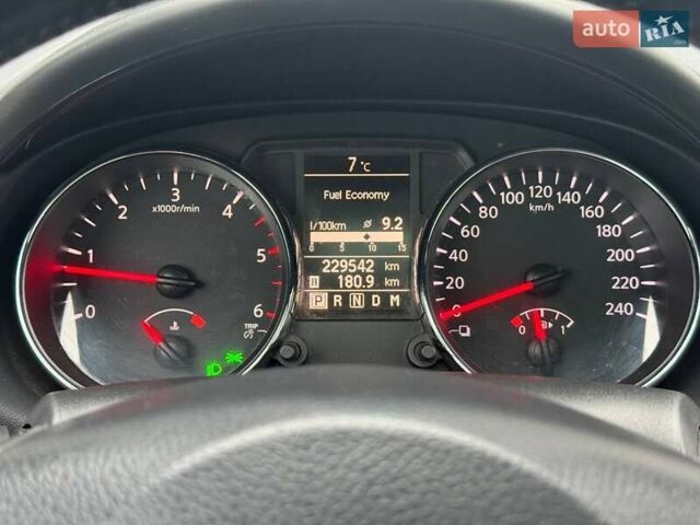 Серый Ниссан Кашкай 2, объемом двигателя 2 л и пробегом 230 тыс. км за 12200 $, фото 29 на Automoto.ua