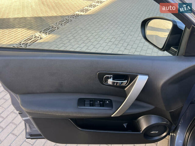 Сірий Ніссан Кашкай 2, об'ємом двигуна 2 л та пробігом 138 тис. км за 11499 $, фото 32 на Automoto.ua