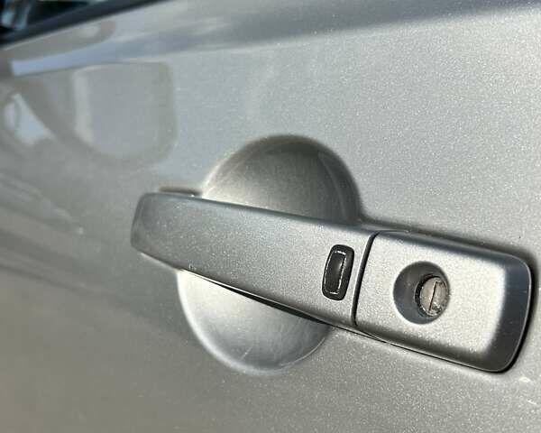 Сірий Ніссан Кашкай 2, об'ємом двигуна 2 л та пробігом 233 тис. км за 12600 $, фото 6 на Automoto.ua