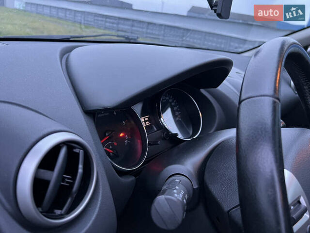 Серый Ниссан Кашкай 2, объемом двигателя 2 л и пробегом 178 тыс. км за 11200 $, фото 53 на Automoto.ua