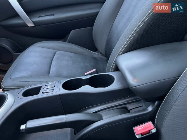 Серый Ниссан Кашкай 2, объемом двигателя 2 л и пробегом 178 тыс. км за 11200 $, фото 82 на Automoto.ua