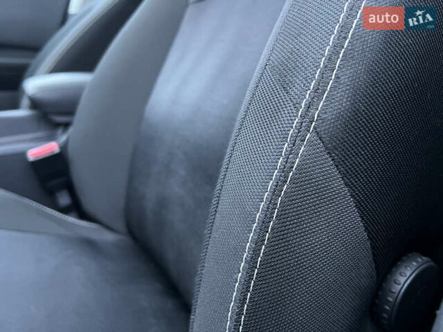 Серый Ниссан Кашкай 2, объемом двигателя 2 л и пробегом 178 тыс. км за 11200 $, фото 84 на Automoto.ua