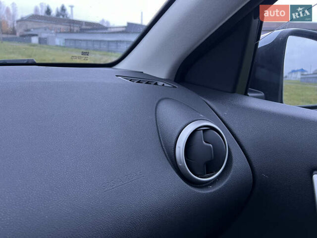 Серый Ниссан Кашкай 2, объемом двигателя 2 л и пробегом 178 тыс. км за 11200 $, фото 31 на Automoto.ua