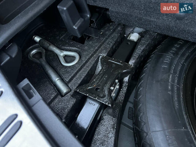 Серый Ниссан Кашкай 2, объемом двигателя 2 л и пробегом 178 тыс. км за 11200 $, фото 63 на Automoto.ua