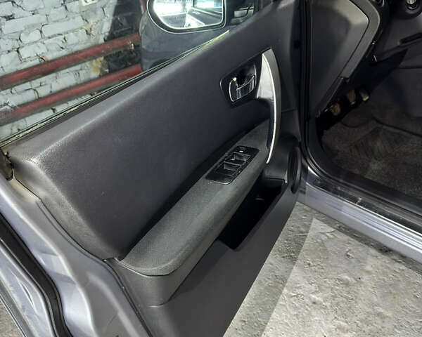 Ниссан Кашкай 2 2011 в Сумах на Automoto.ua Серый Ниссан Кашкай 2, объемом двигателя 2 л и пробегом 170 тыс. км за 11300 $, фото 26 на Automoto.ua