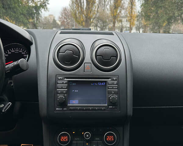 Серый Ниссан Кашкай 2, объемом двигателя 2 л и пробегом 218 тыс. км за 12400 $, фото 59 на Automoto.ua