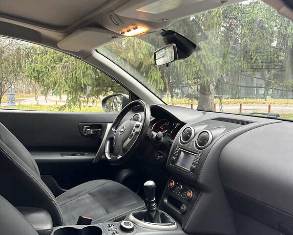 Серый Ниссан Кашкай 2, объемом двигателя 2 л и пробегом 218 тыс. км за 12400 $, фото 66 на Automoto.ua