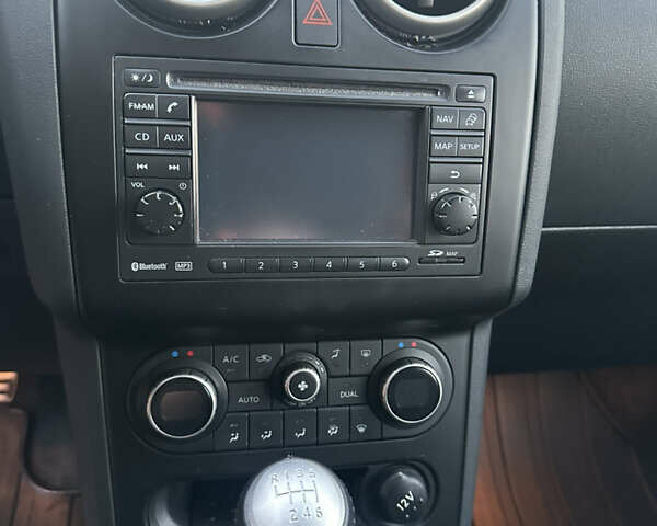 Сірий Ніссан Кашкай 2, об'ємом двигуна 1.6 л та пробігом 220 тис. км за 11550 $, фото 35 на Automoto.ua