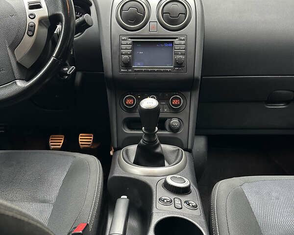 Серый Ниссан Кашкай 2, объемом двигателя 2 л и пробегом 218 тыс. км за 12400 $, фото 63 на Automoto.ua