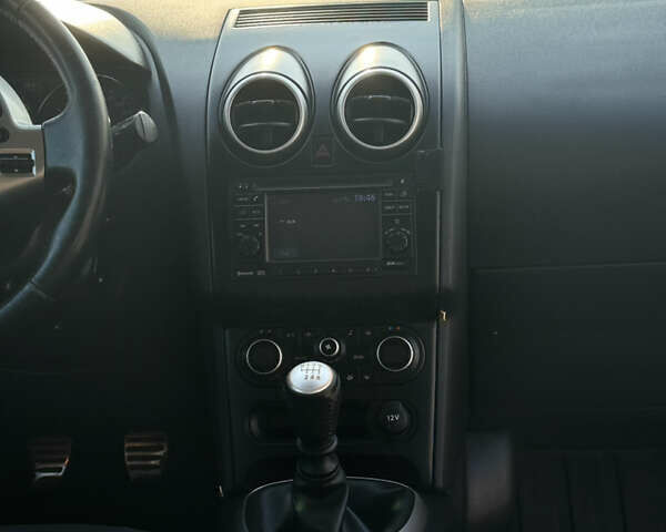 Серый Ниссан Кашкай 2, объемом двигателя 1.6 л и пробегом 255 тыс. км за 10600 $, фото 8 на Automoto.ua