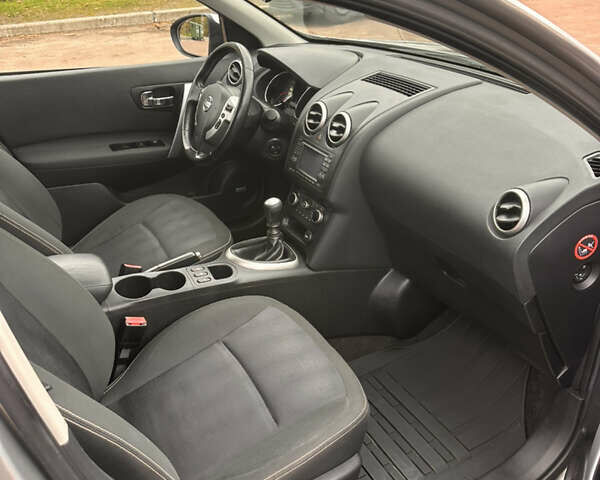 Серый Ниссан Кашкай 2, объемом двигателя 1.5 л и пробегом 257 тыс. км за 11299 $, фото 7 на Automoto.ua