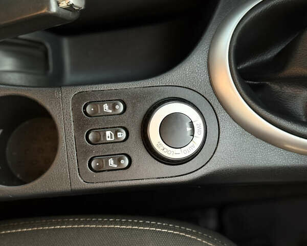 Серый Ниссан Кашкай 2, объемом двигателя 1.6 л и пробегом 255 тыс. км за 10600 $, фото 9 на Automoto.ua