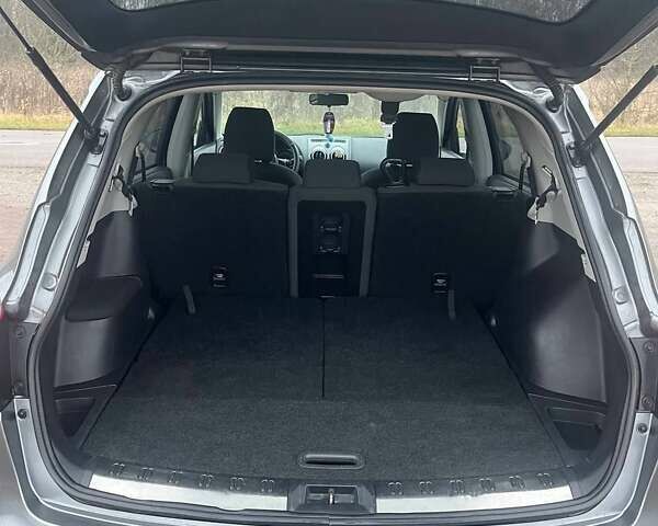 Сірий Ніссан Кашкай 2, об'ємом двигуна 1.46 л та пробігом 275 тис. км за 11000 $, фото 12 на Automoto.ua