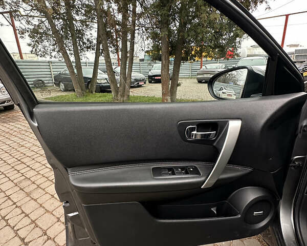 Серый Ниссан Кашкай 2, объемом двигателя 1.6 л и пробегом 240 тыс. км за 10999 $, фото 10 на Automoto.ua