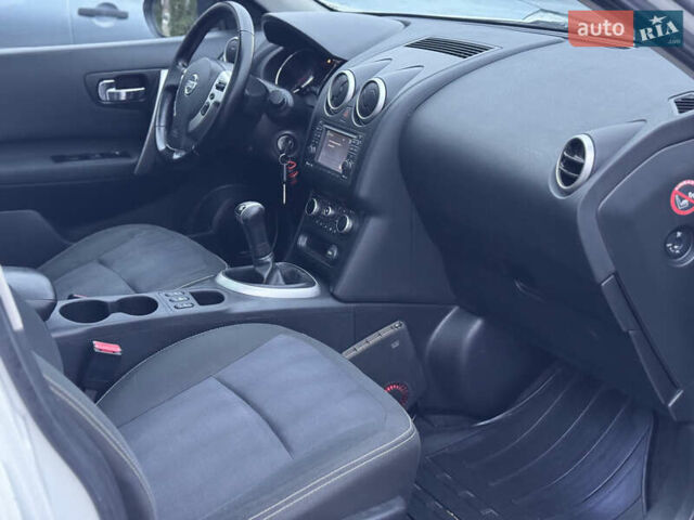 Серый Ниссан Кашкай 2, объемом двигателя 1.6 л и пробегом 239 тыс. км за 9199 $, фото 17 на Automoto.ua