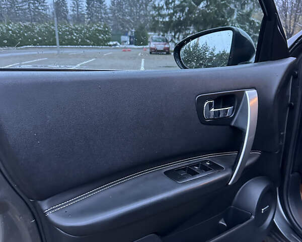 Сірий Ніссан Кашкай 2, об'ємом двигуна 1.6 л та пробігом 240 тис. км за 11199 $, фото 9 на Automoto.ua