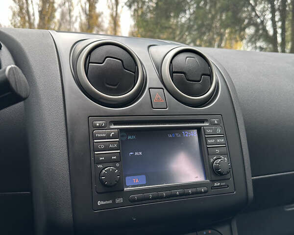 Серый Ниссан Кашкай 2, объемом двигателя 2 л и пробегом 218 тыс. км за 12400 $, фото 65 на Automoto.ua