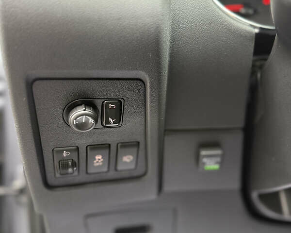 Серый Ниссан Кашкай 2, объемом двигателя 2 л и пробегом 168 тыс. км за 10400 $, фото 22 на Automoto.ua