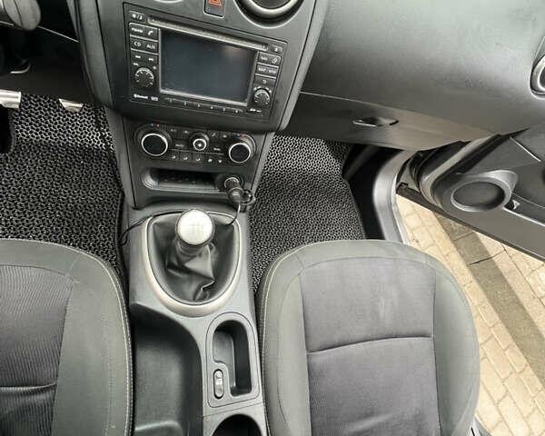 Сірий Ніссан Кашкай 2, об'ємом двигуна 1.6 л та пробігом 246 тис. км за 11400 $, фото 22 на Automoto.ua