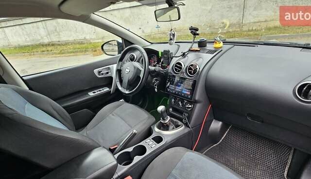 Сірий Ніссан Кашкай 2, об'ємом двигуна 1.6 л та пробігом 213 тис. км за 10999 $, фото 25 на Automoto.ua